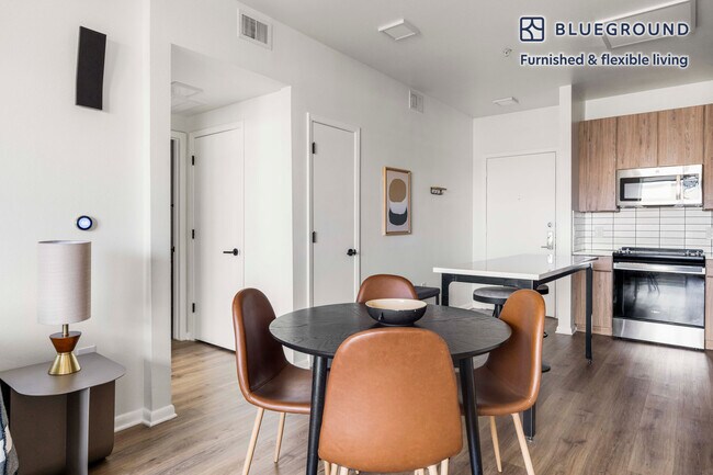 Building Photo - 3210 Esperanza Crossing