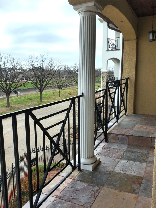 Foto del edificio - 3808 Glen Arbor Dr