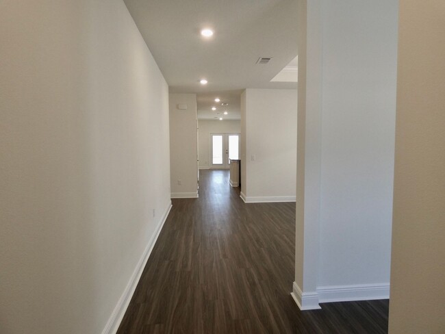 Foto del edificio - Brand New 3BR/2BA Gem with Modern Comforts...