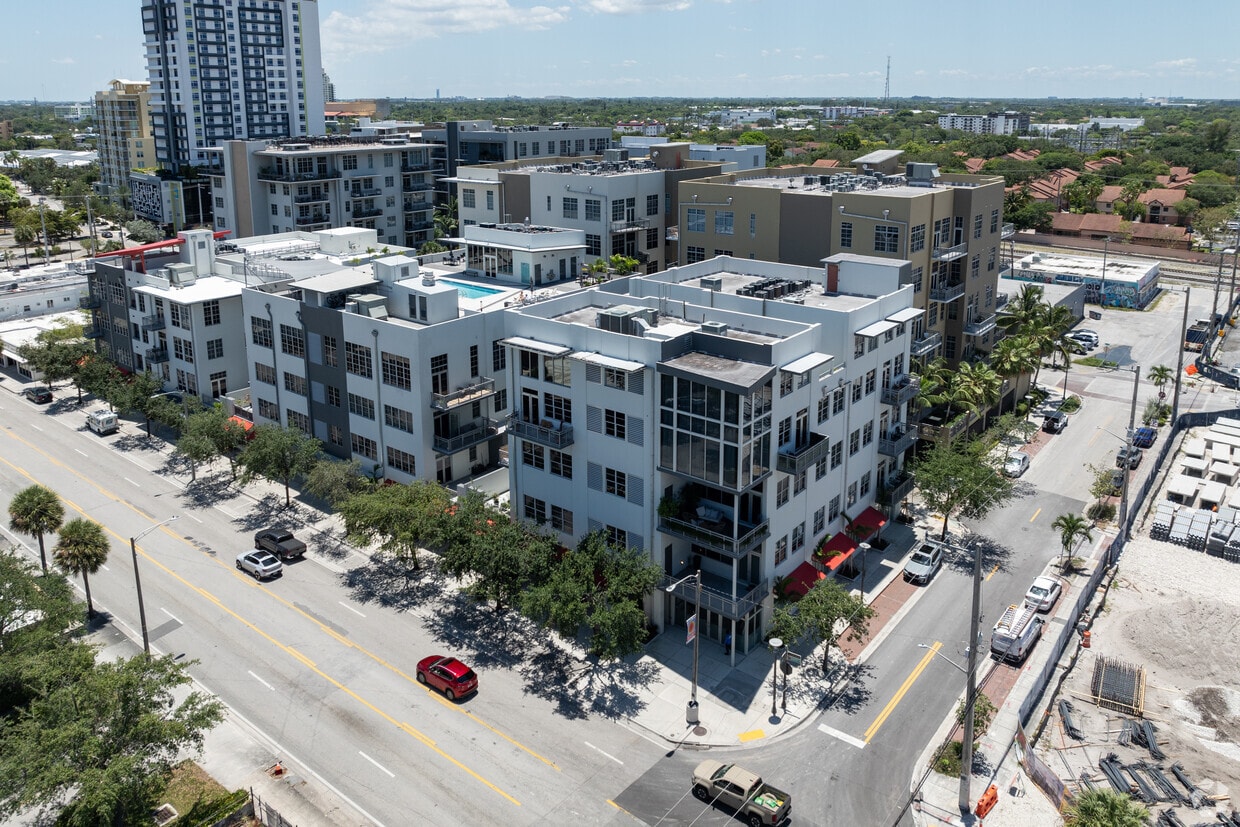 445 N Andrews Ave - Avenue Lofts