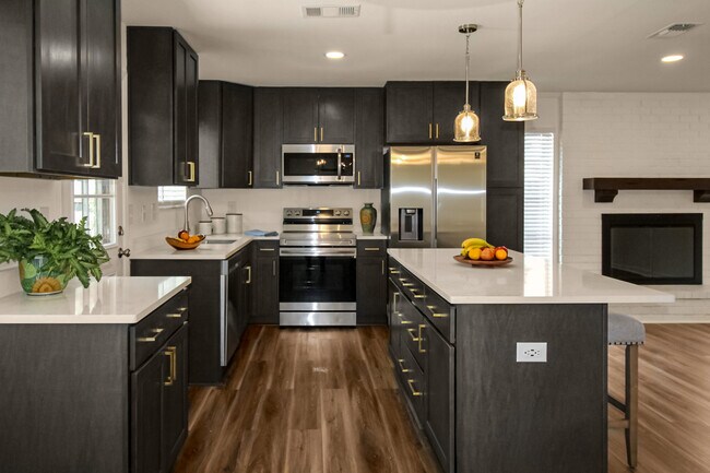 Foto del edificio - 5897 Somerset Dr