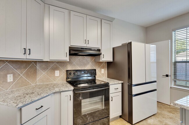 Building Photo - 6305 Roseborough Dr