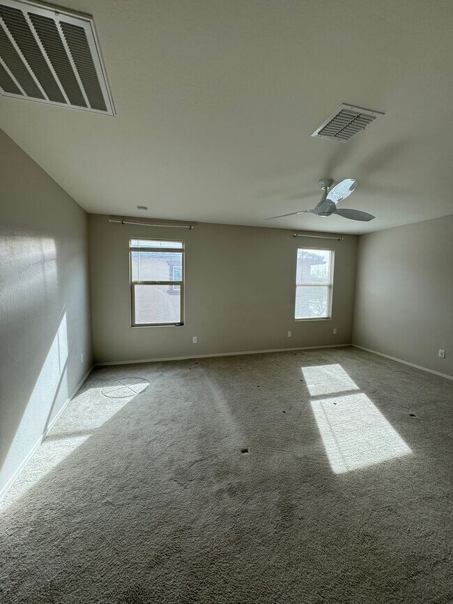Building Photo - 4 BEDROOM IN SYCAMORE FARMS