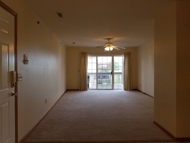 Building Photo - 3031 Holiday Ct