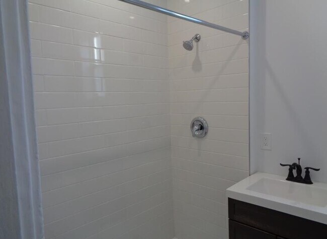 Building Photo - 81 Glenridge Ave