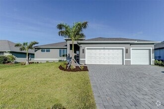 Building Photo - 428 SW 28th Pl