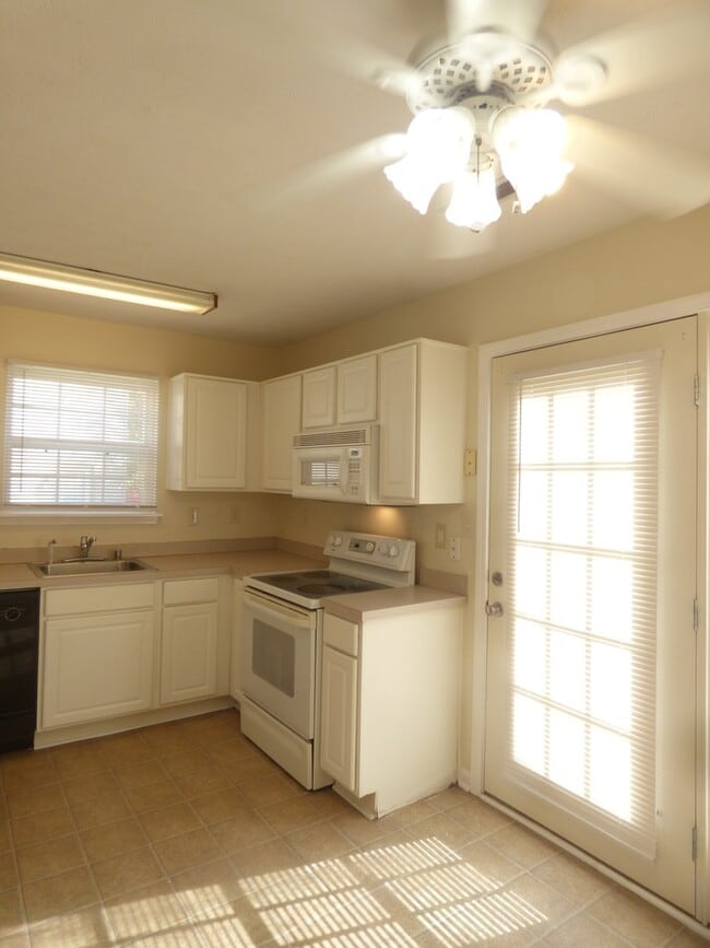 Building Photo - COMING SOON! Spacious Townhouse, W/D Hookups, Off-Street Parking, All Electric!