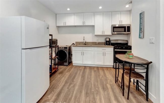 Building Photo - 24019 Sylvan St