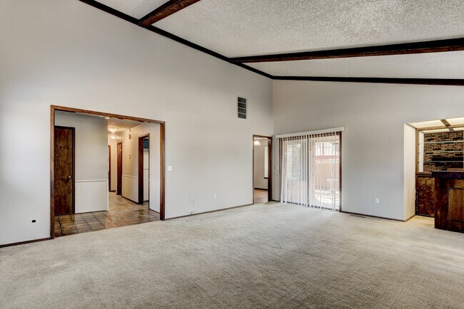 Foto del edificio - 3209 Del Rey Dr