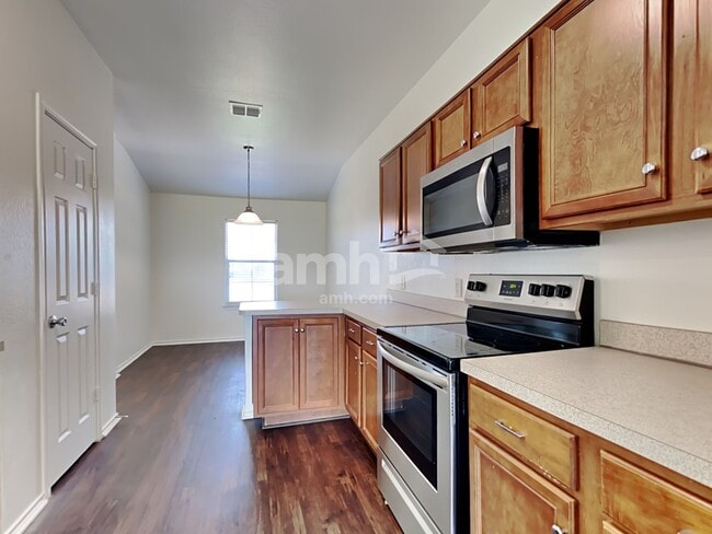 Building Photo - 102 Independence Tr