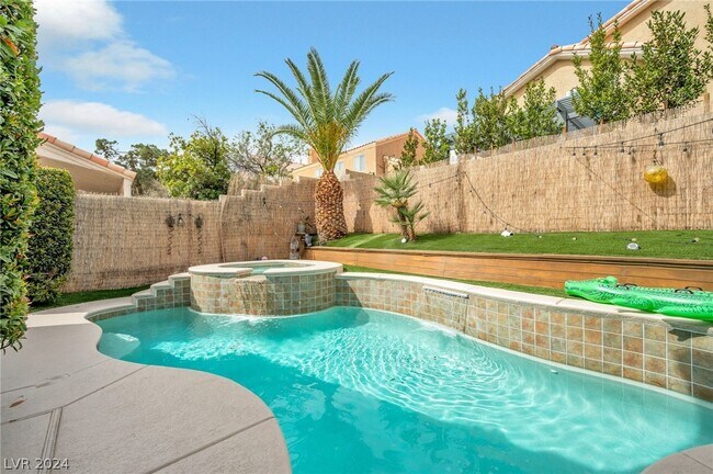 Foto del edificio - 2117 Greenhouse Ct