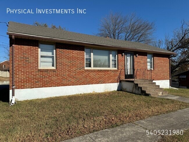 Building Photo - Classic American Brick Ranch