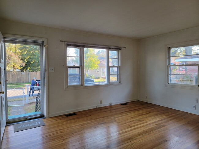Building Photo - 9261 Marlow Ave