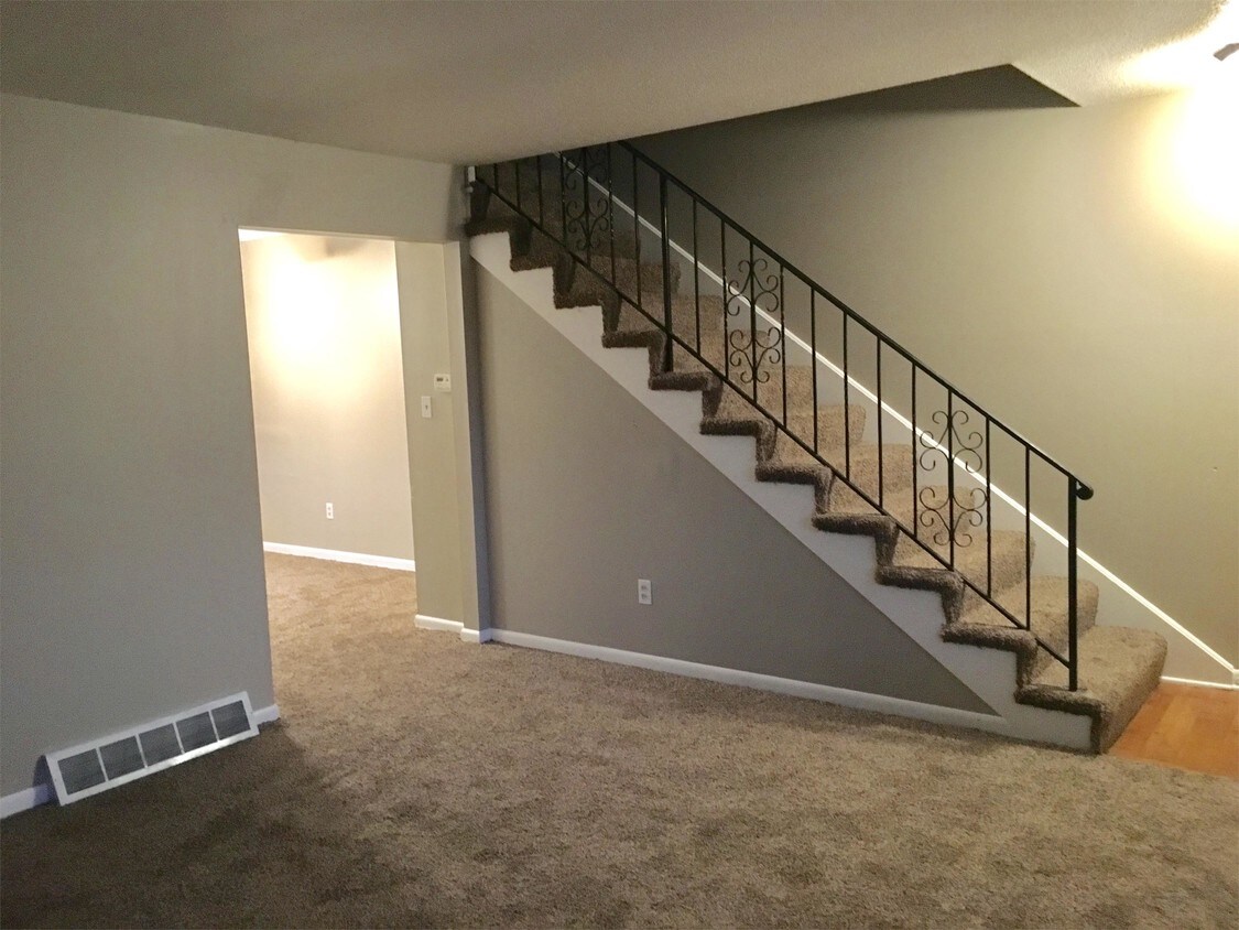 6325 Ash Ave Unit 5, Raytown, MO 64133 Apartment for Rent in Raytown, MO