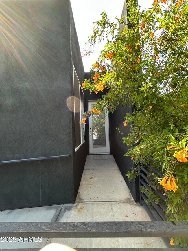 Foto del edificio - 526 W Culver St