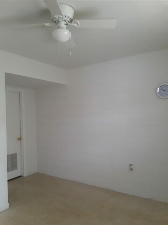 Bedroom - 405 Adams Ave