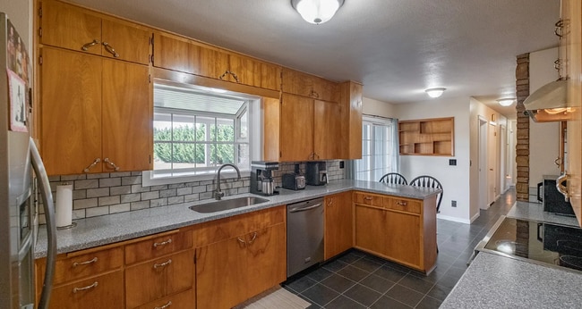 Foto del edificio - 13705 NE Beech St