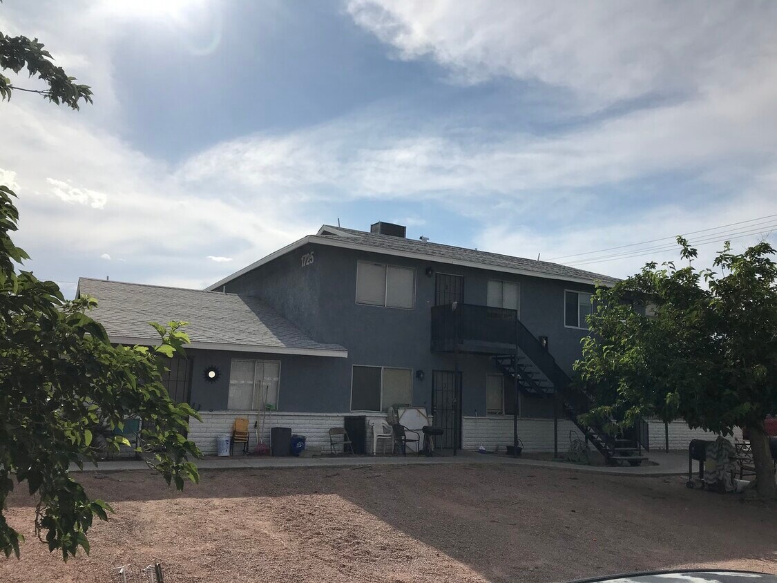 Foto principal - 1725 Stewart Ave