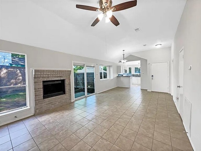 Foto del edificio - 22951 Sherioaks Ln