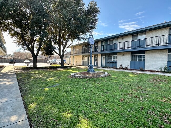 Foto principal - WestWall Apartments