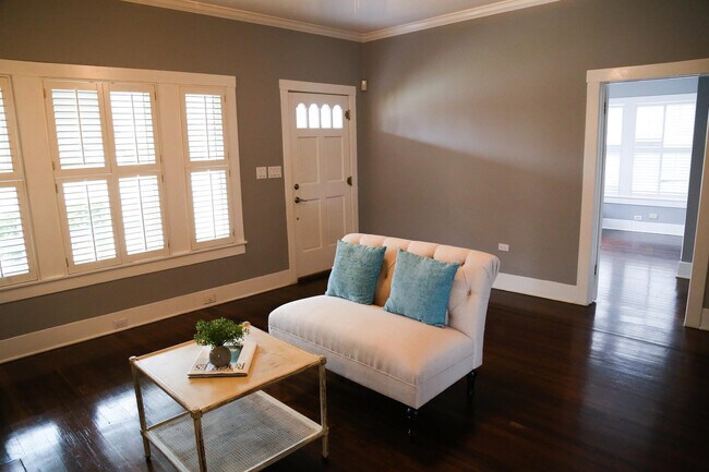 Foto del edificio - ALAMO HEIGHTS CRAFTSMAN COTTAGE