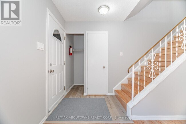 Photo du bâtiment - 961-961 Francis Rd