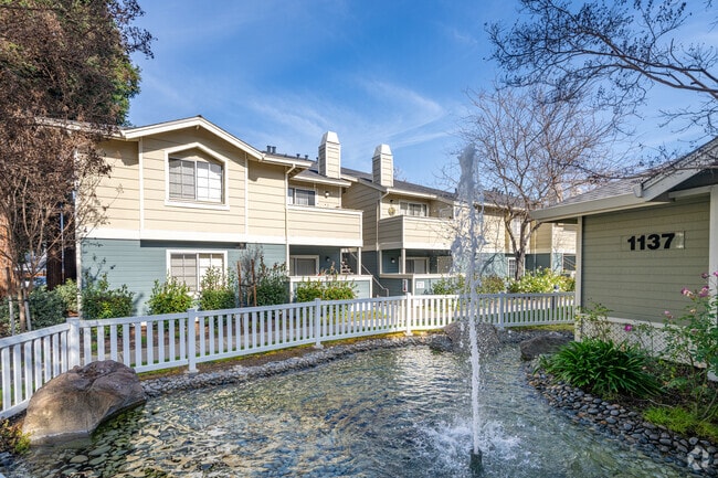 Building Photo - PORTOLA MEADOWS