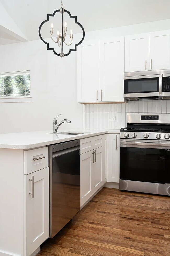 Foto del edificio - 4608 S Indiana Ave