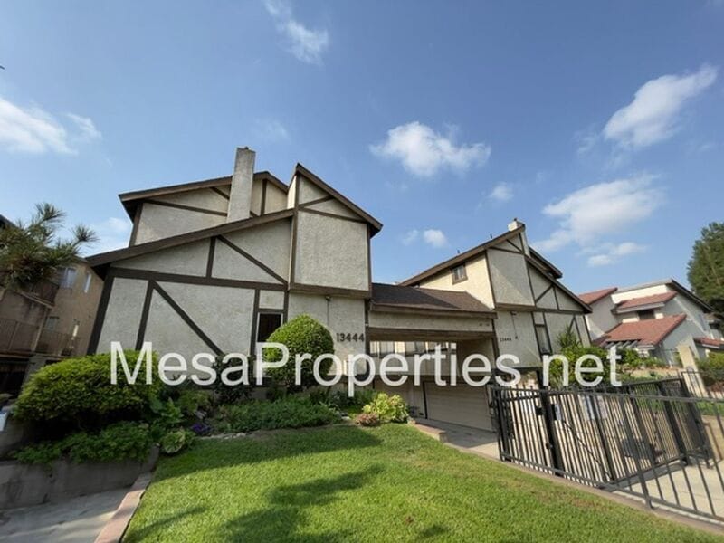 Primary Photo - 13444 Tracy St