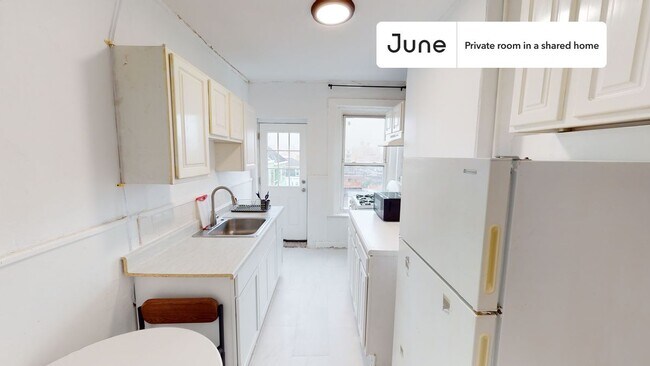 Foto del edificio - Room in Shared 4 bed/1 bath home in Allston