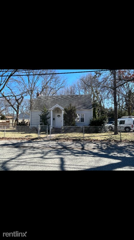 Primary Photo - 3 br, 1 bath House - 2 Melville ny Long Is...