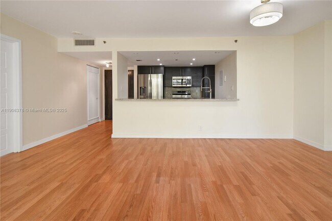 Building Photo - 7601 E Treasure Dr