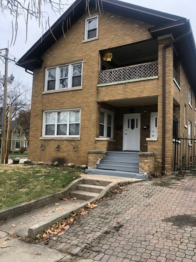 170 S Porter St Unit 1, Elgin, IL 60120 Condo for Rent in Elgin, IL