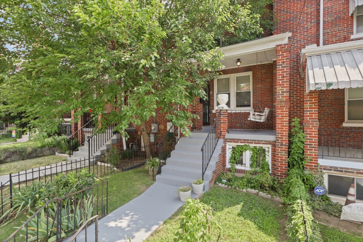 Primary Photo - 5219 2nd St NW