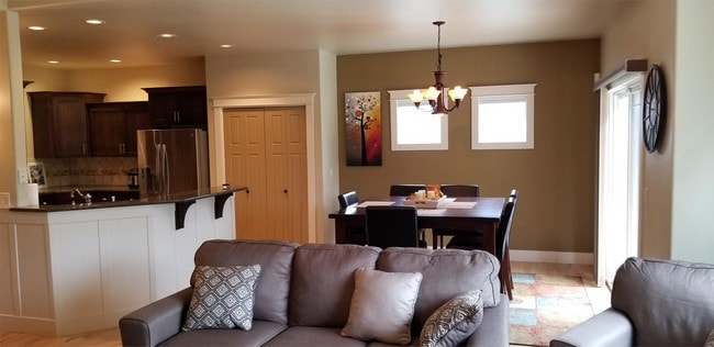 Building Photo - 3848 E Tahiti Dr