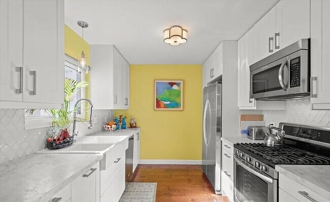 Foto del edificio - 12938 Valleyheart Dr