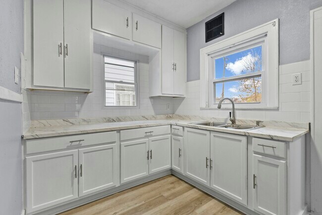 Foto del edificio - 1369 Wildwood Rd