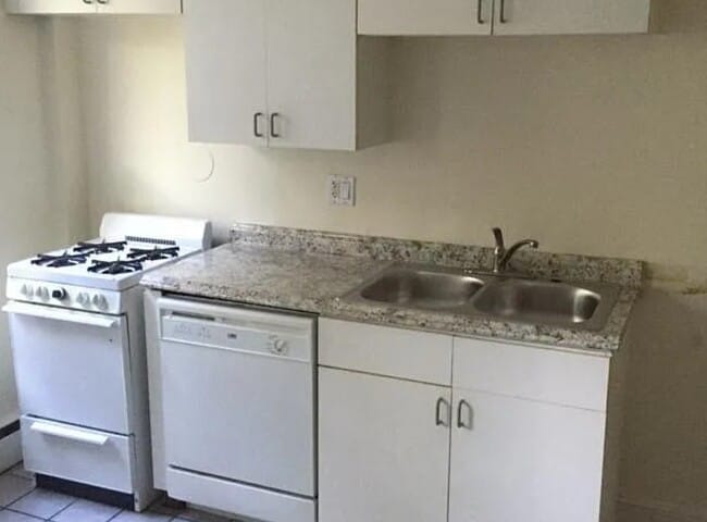 Building Photo - 17 Parker Hill Ave