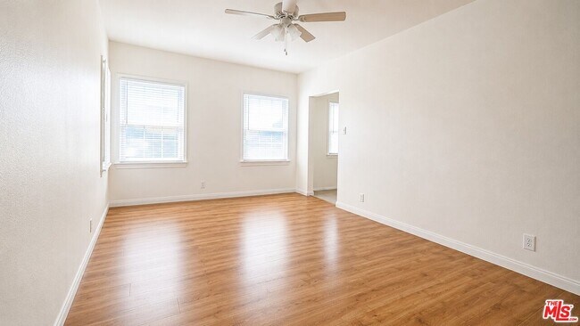 Foto del edificio - 1351 Cochran Ave