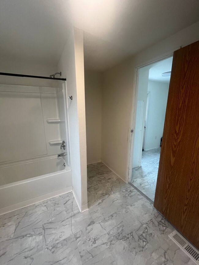 Foto del edificio - Large 3 bed 2 bath mobile