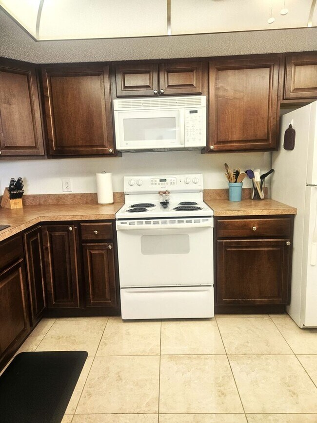 Foto del edificio - 307 Pine Hollow Cir