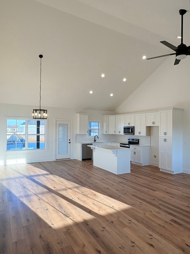 Foto del edificio - 5380 Freesia Ln