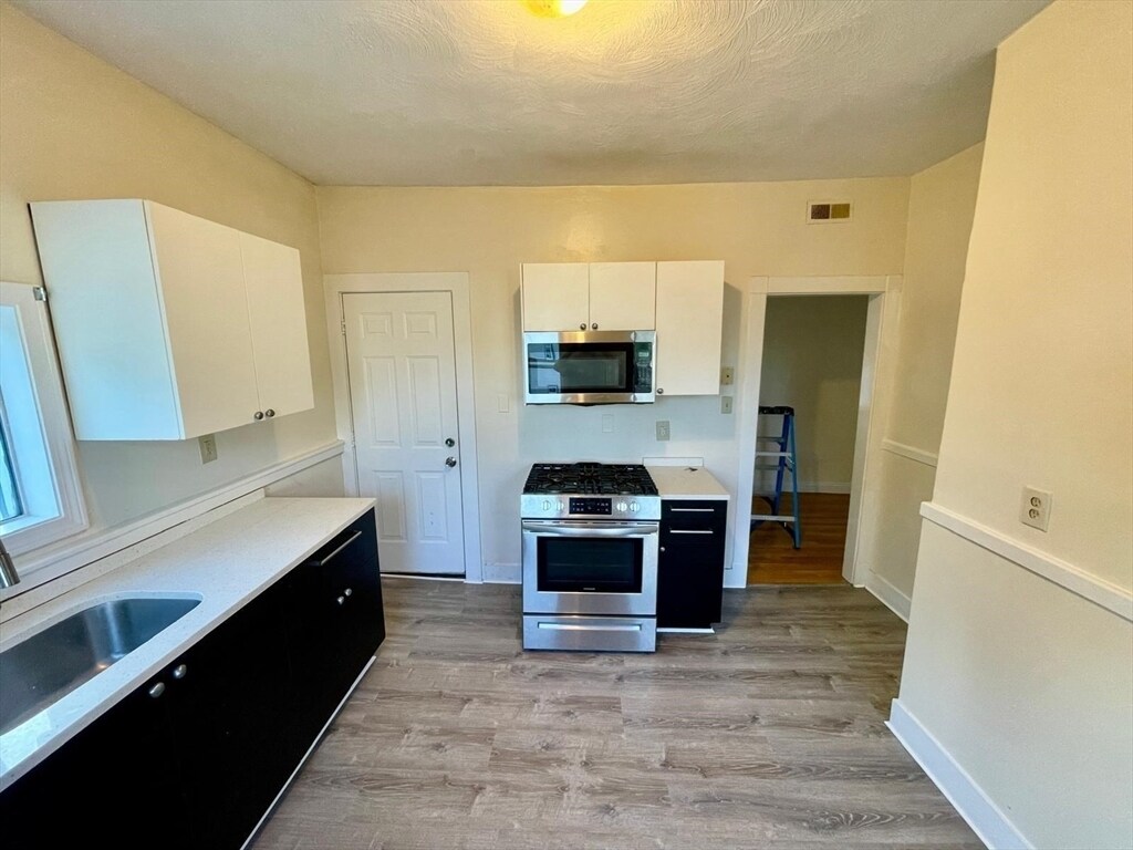 Primary Photo - 6 Calder St