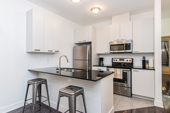 Building Photo - 3505 Rue De Bullion