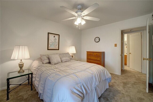 Foto del edificio - 2450 Wickersham Ln