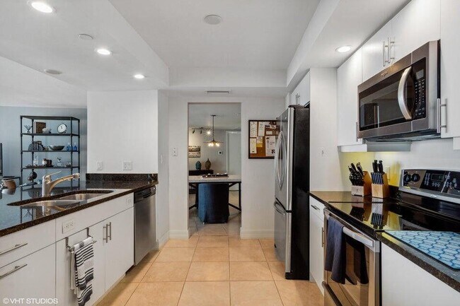 Building Photo - 3000 N Ocean Dr