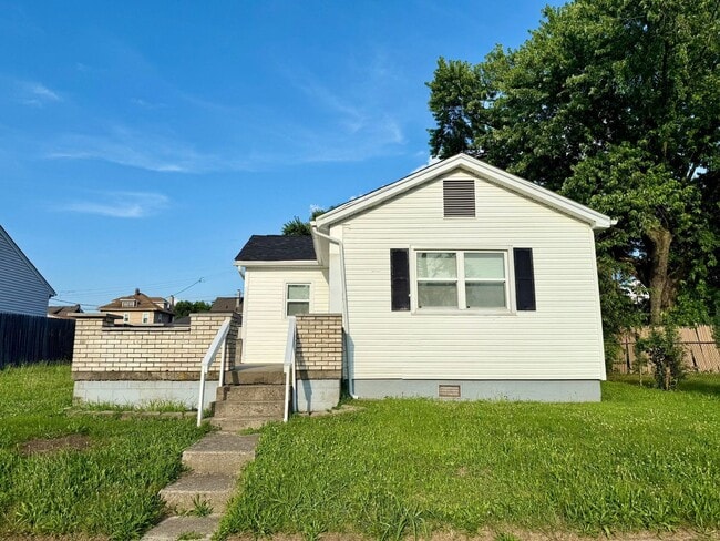 Cottage with a large porch - Cottage with a large porch House