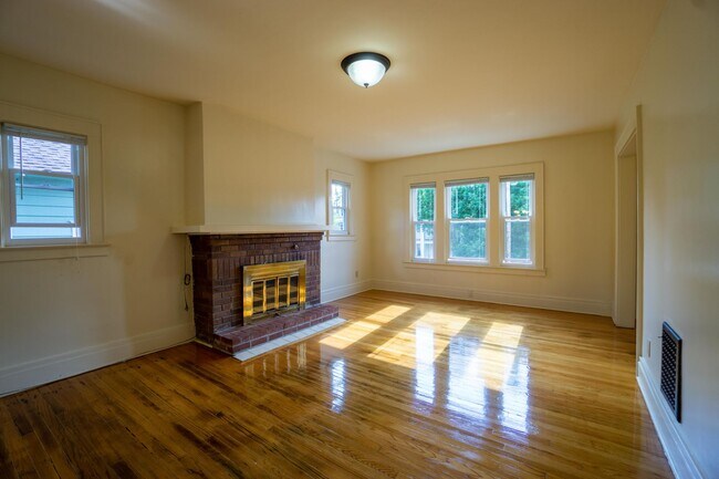 Foto del edificio - 229 Fellows Ave