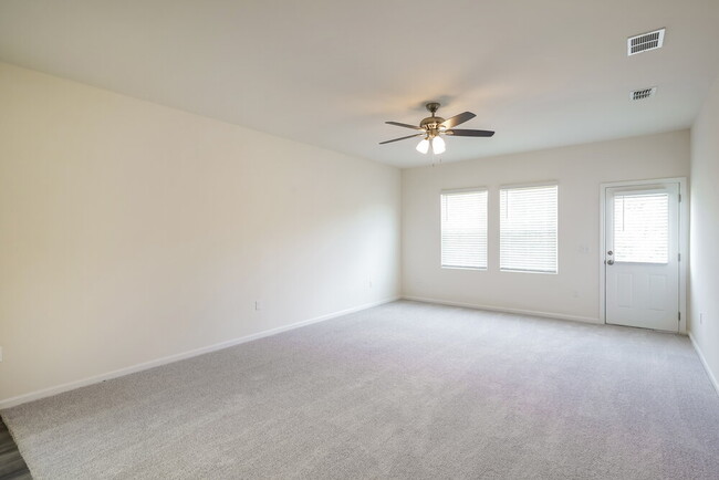 Building Photo - 179 Snowdrop Ave