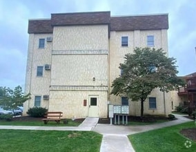 Building Photo - 252 W 2nd St